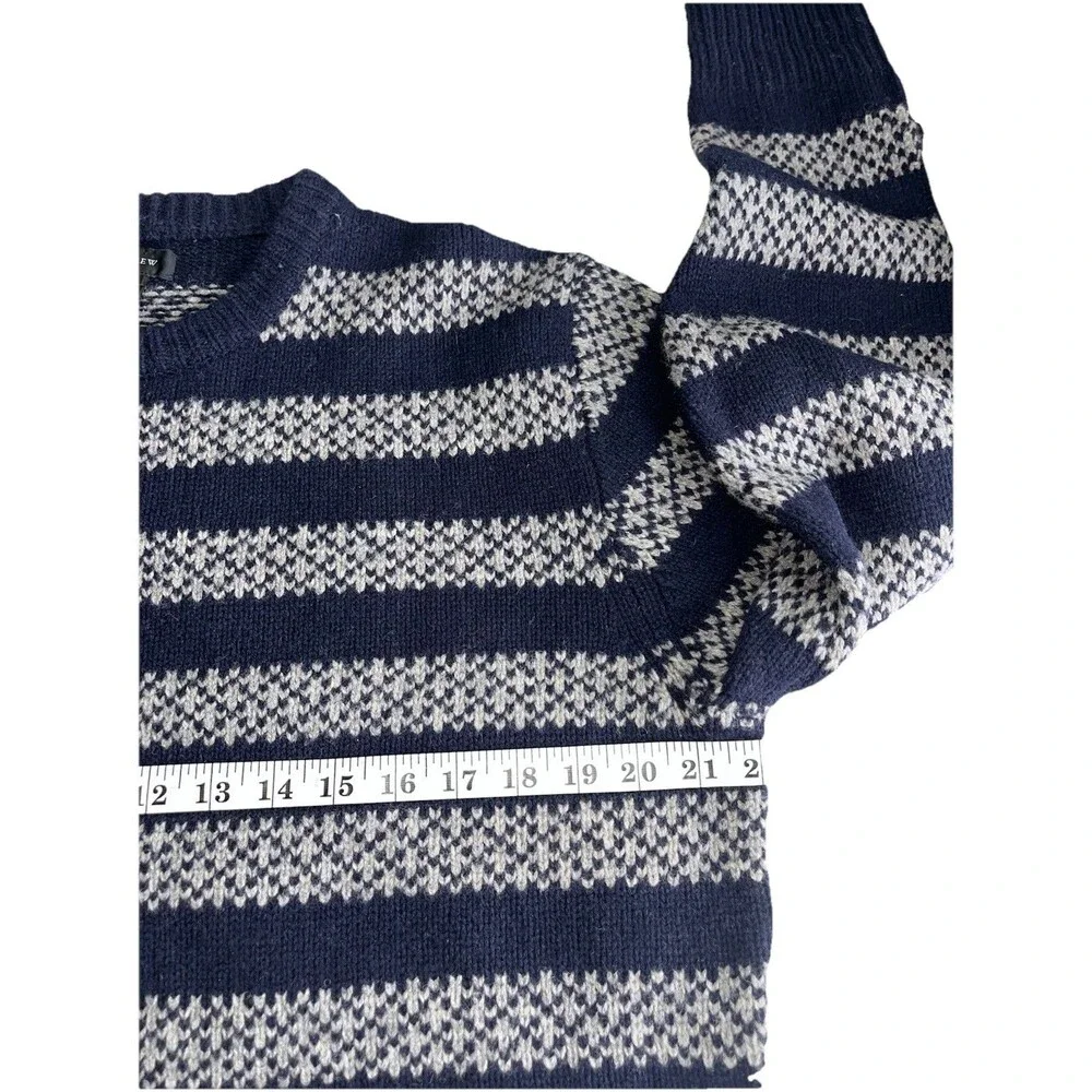 J.Crew Men’s Large 100% Lambswool Crewneck Sweater Horizontal Stripes Navy Gray